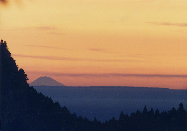 fuji from afar kazuo suzuki