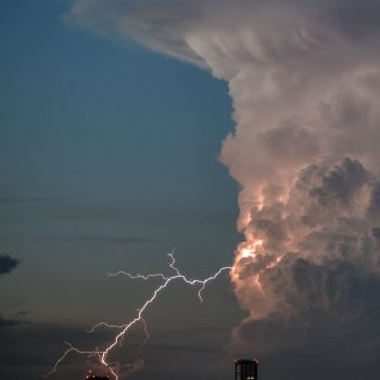 A Striking Photo of an Enormous Cumulonimbus Cloud over Tokyo by Masanobu Higashiyama