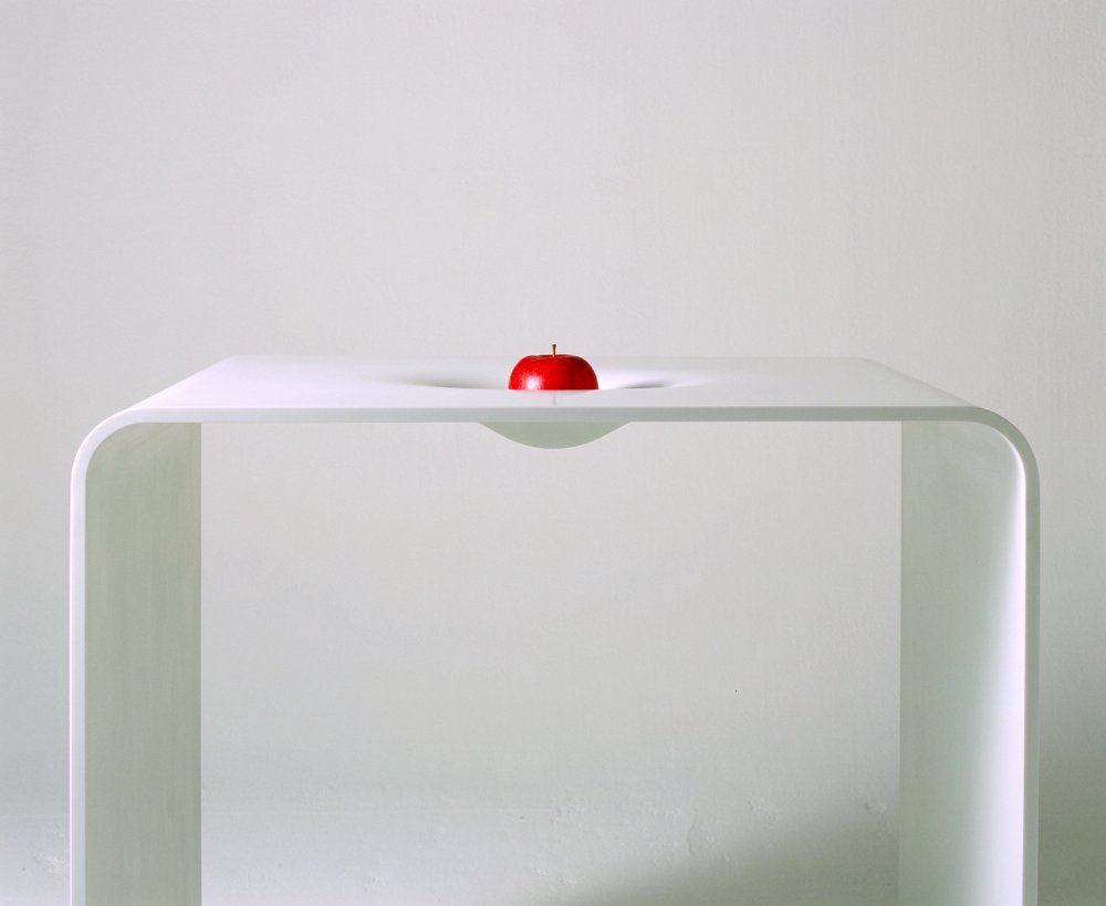 newton table by makoto tojiki