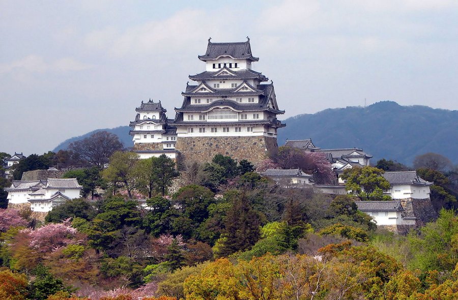 Himeji Castle (photo by Bernard Gagnon)