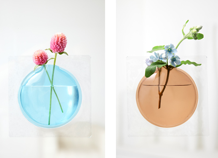 The Kaki Flower Vase Creates the Illusion of a Floating Flower