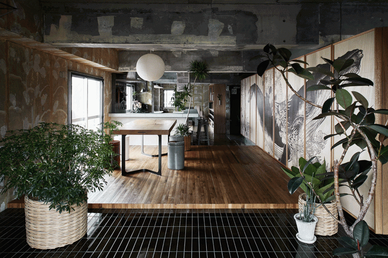 A Giant Fusuma Defines This Renovated Home and Architecture Office in ...