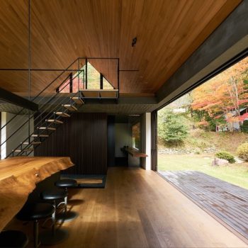 Mountain Villa in Yamanashi Integrates Landscape and Living Room