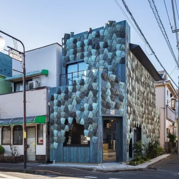 Wakuni Cafe: New Tokyo Cafe Made from 700 Bronze Plates Salvaged from Hayatani Shrine